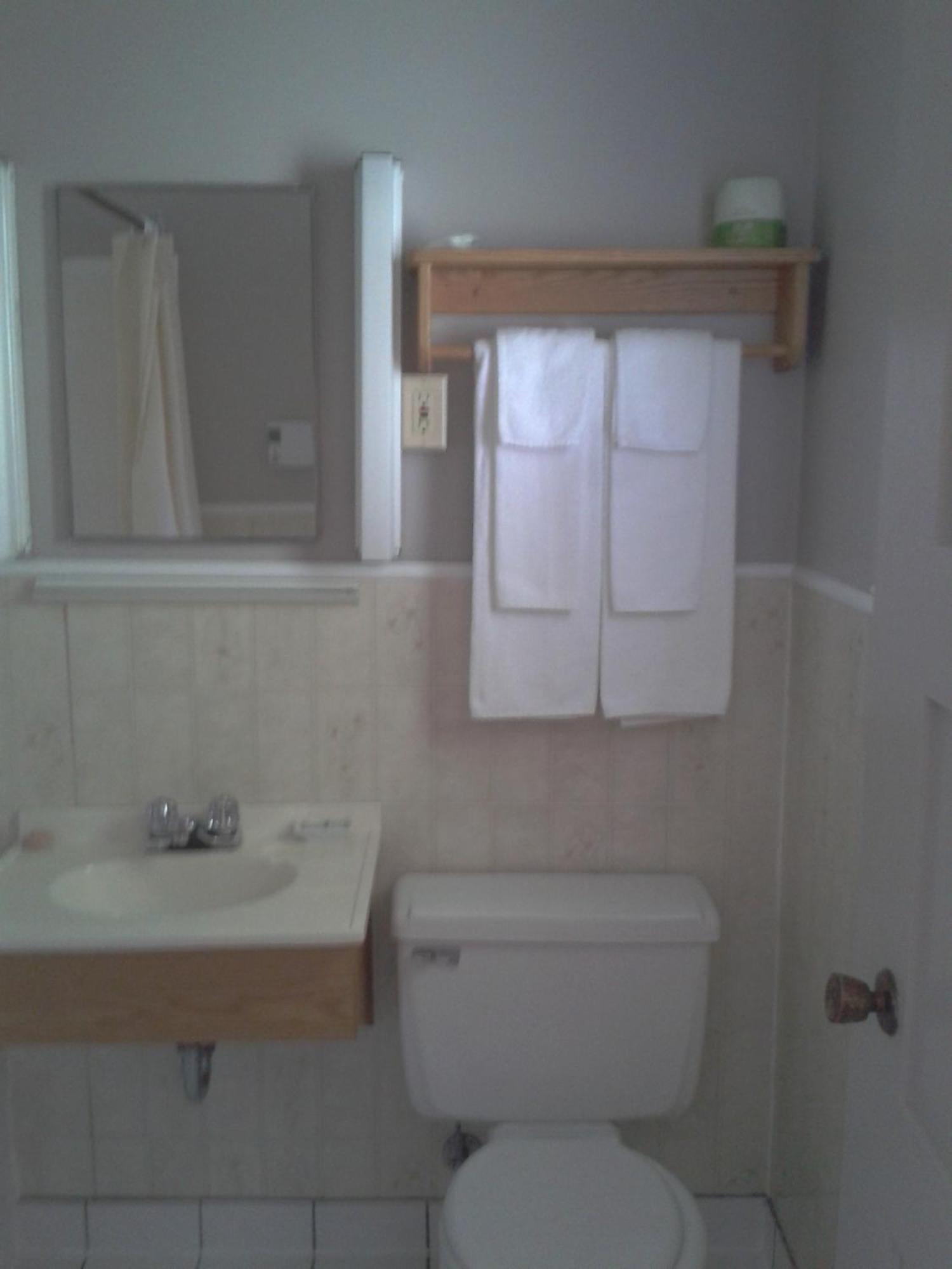 Wildwood Motel Shelburne