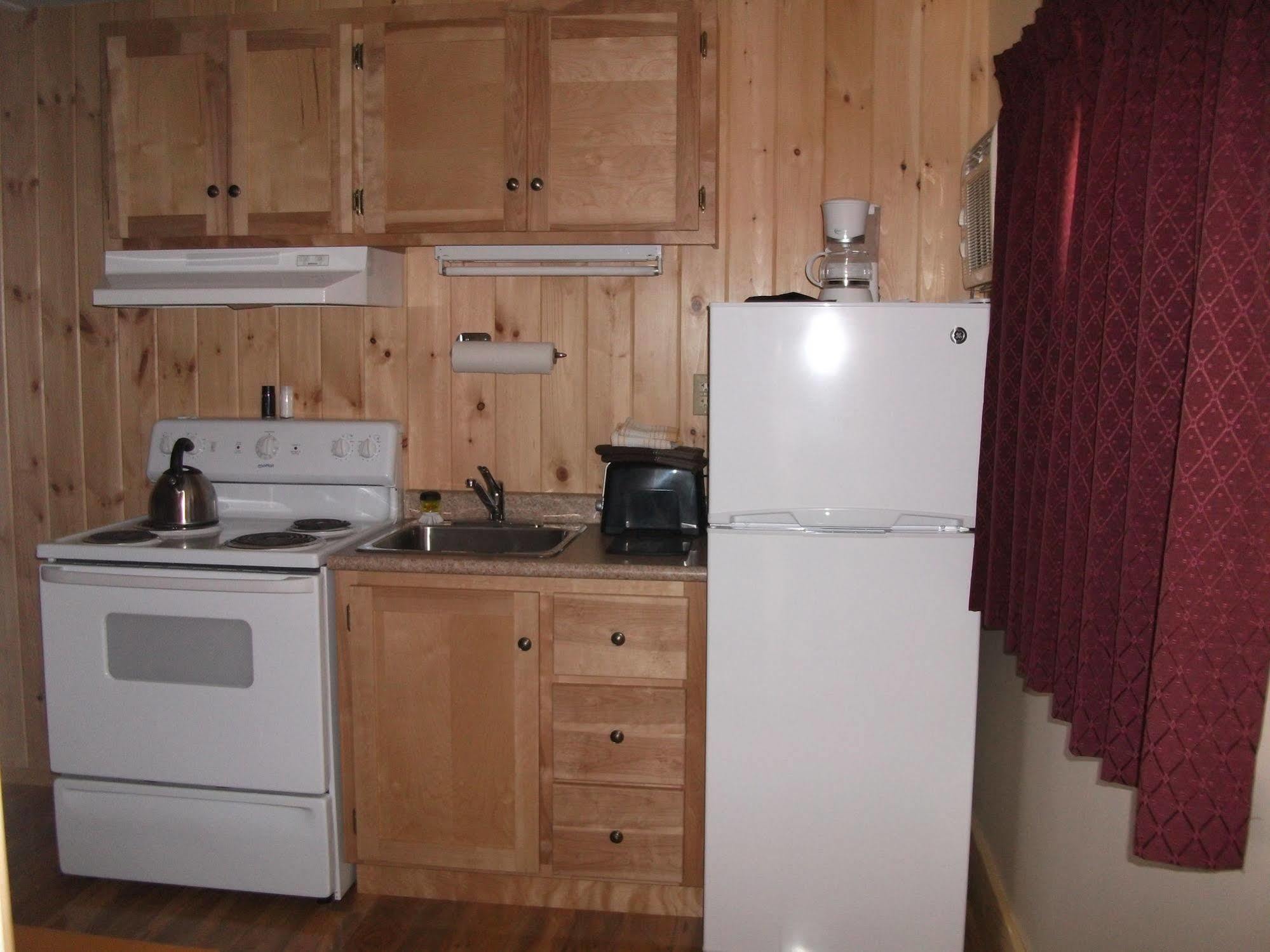 Wildwood Motel Shelburne